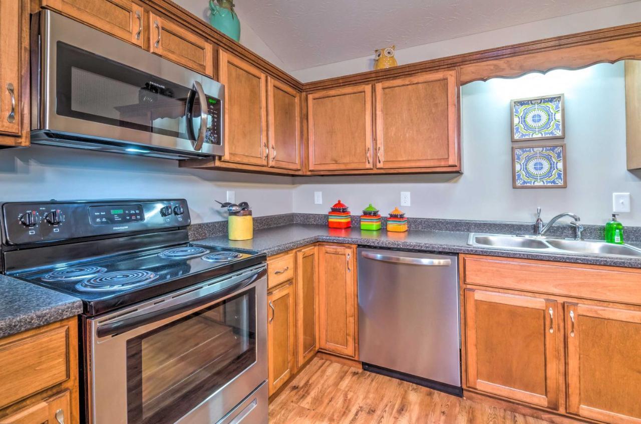 Pet-Friendly Brownsville Retreat With Porch! Sloans Crossing Εξωτερικό φωτογραφία